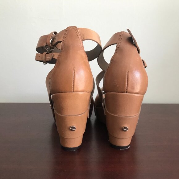 Pour La Victoire | Tan Wedge Platform Sandals - Picture 4 of 10